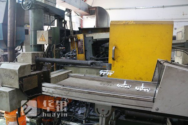 锌合金压铸厂自动压铸机
