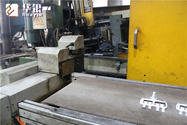东莞锌合金压铸厂-华银压铸-自动化生产